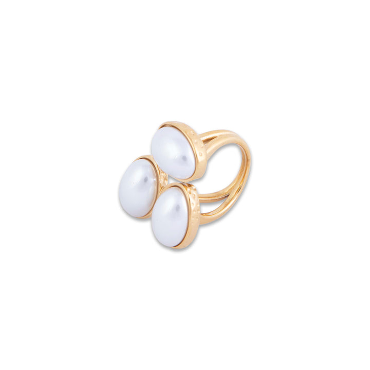 Armier-Ring with three white pearls in the center