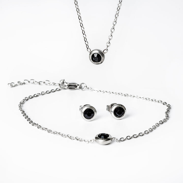 A close up view of Gabriella Silver Necklace black colour set