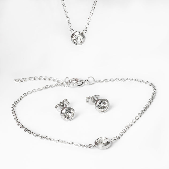A close up view of Gabriella Silver Necklace white colour set 