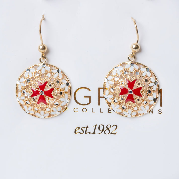 A close up view of Gerit Earrings gainsta silver background 
