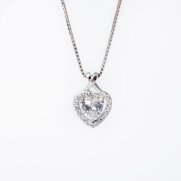 A close up view of Madisson necklace standing against a white background 