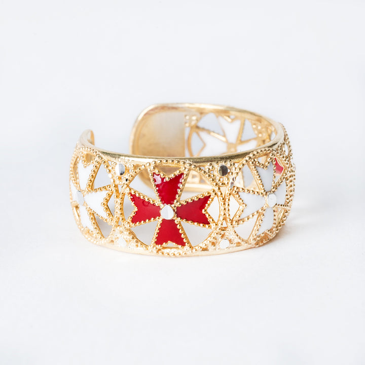 a close up look of rita ring right side. 