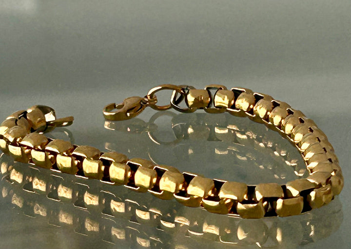 A close up view of Tal-Pappagal-Necklace 