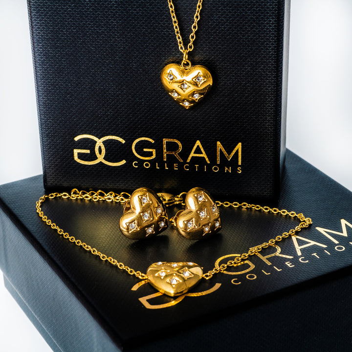 Amanda Gold set place in the center of the image on its beautifuly designed box 
