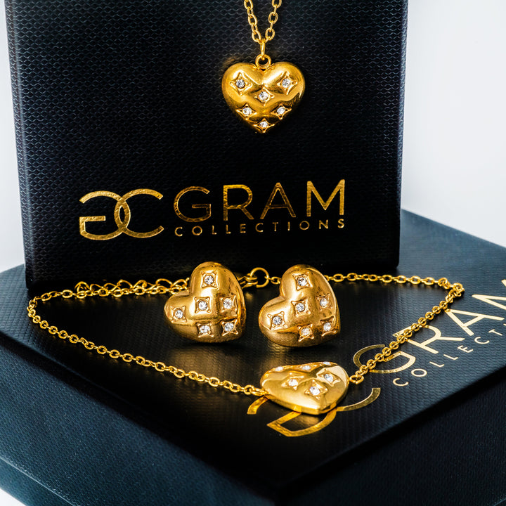 The amanda set standing on its uniquely designed Gram box. 