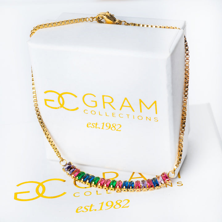 Ariana Bracelet attached all around its uniquely designed white box. 