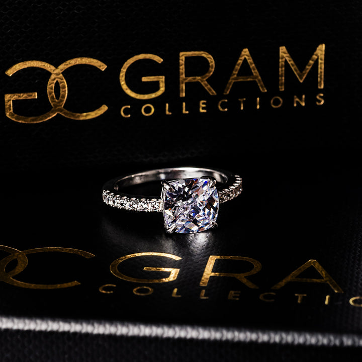 Cassia Ring placed on its blox, in close up view, showcase front part. 