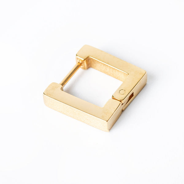 A close up view of Connor Earring standing against a white background. 