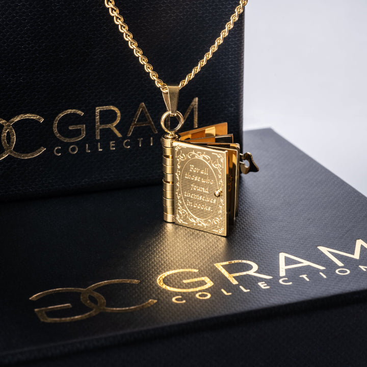 educational necklae placed in the center of its box. 