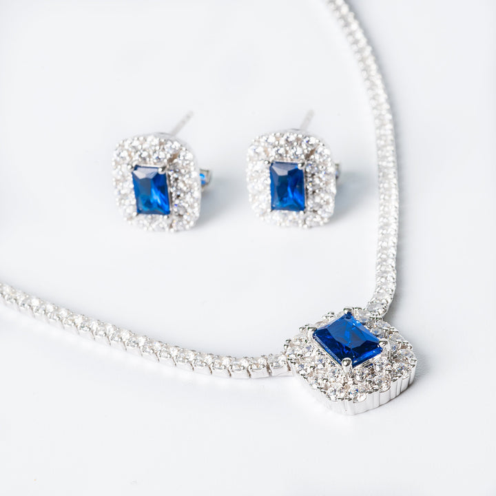 A close up of Elizabeth necklace standing against a silver background. 