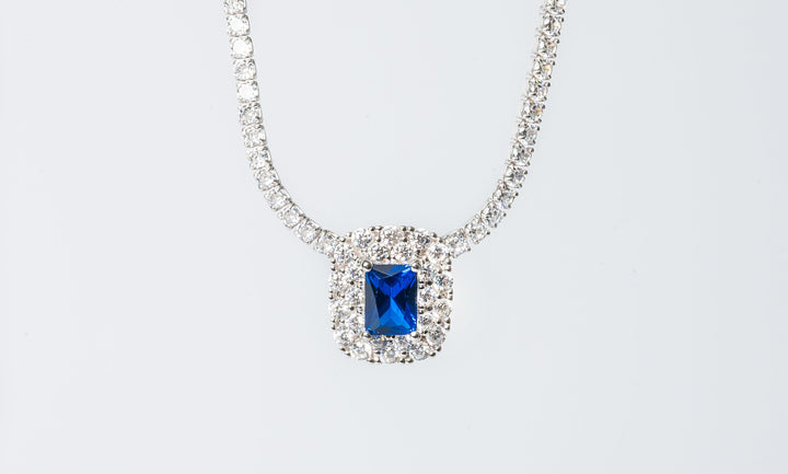 close up look if Elizabeth Necklace against a sliver background