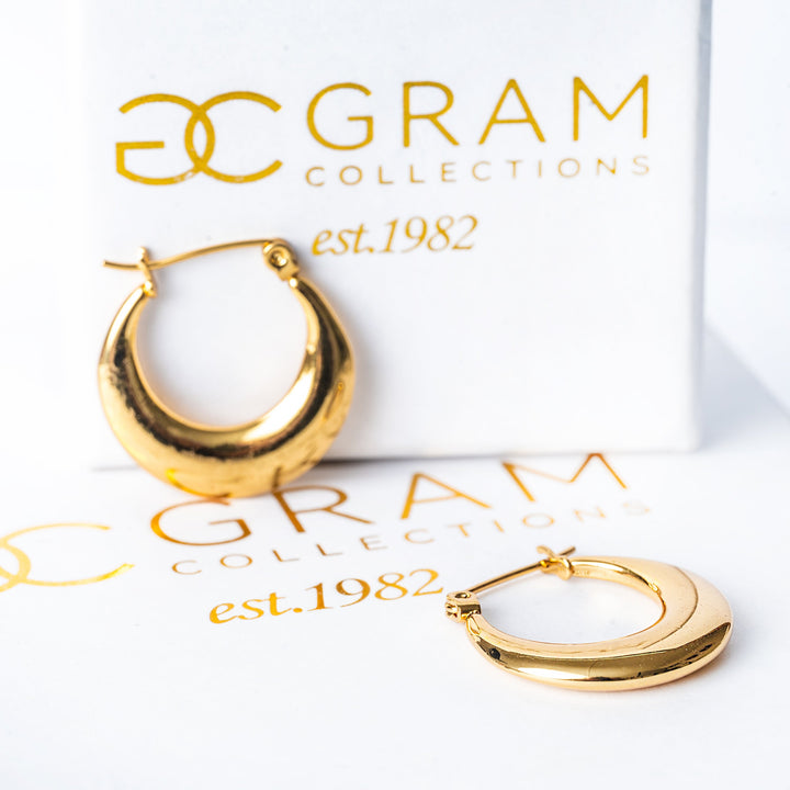 A close up view of Evia earrings placed on its uniquely designed box. 