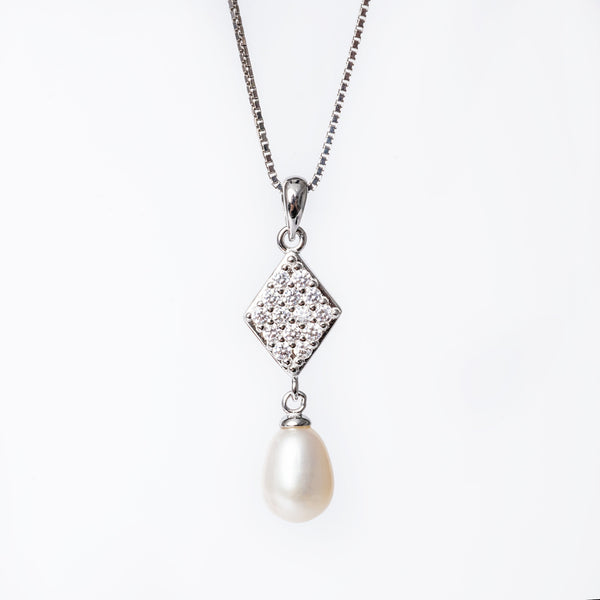 A silver Federica necklace featuring a square pendant with a cubic zirconia and cultured pearl design.