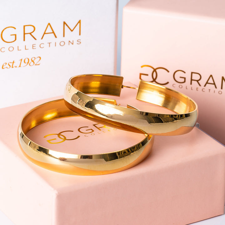 A close up of filli earings placed on its uniquely designed pink box. 