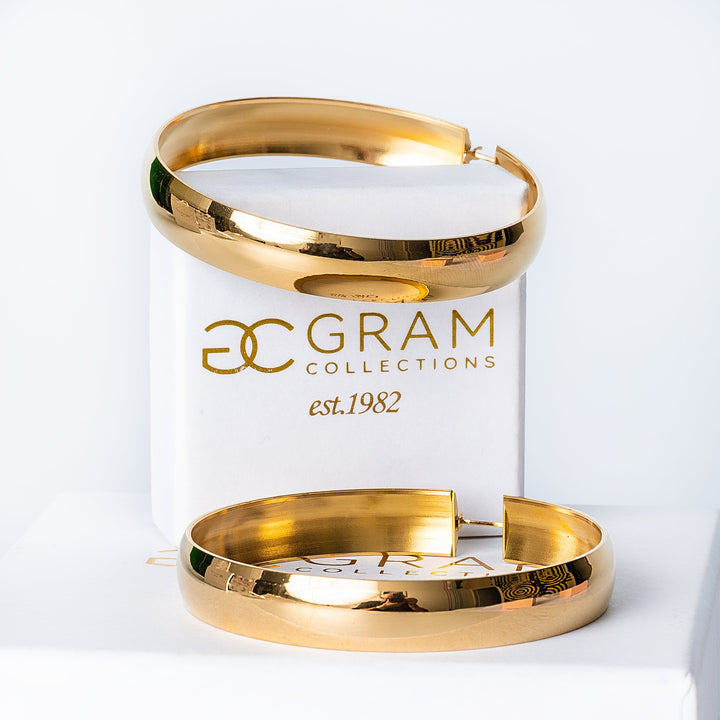 Gram collections Fili earrings placed on their uniquely designed white colour boxes. 