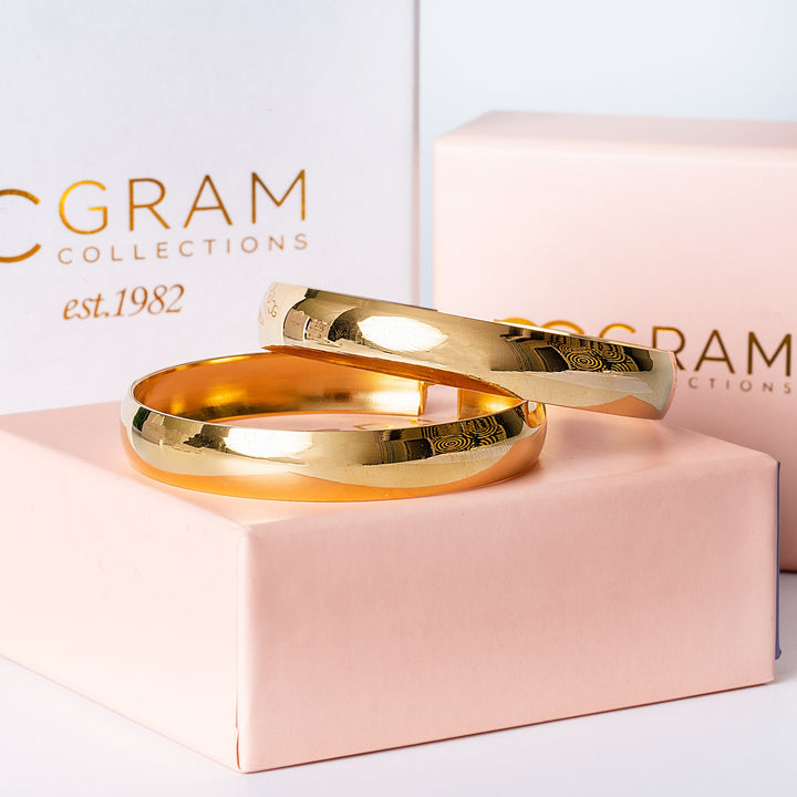 Filli earrings placed on its pink colour box, with white box standing in the backgound 