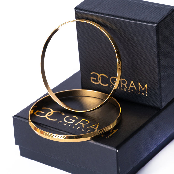 A close up view of Fili Rigati placed on its uniquely designed box. 