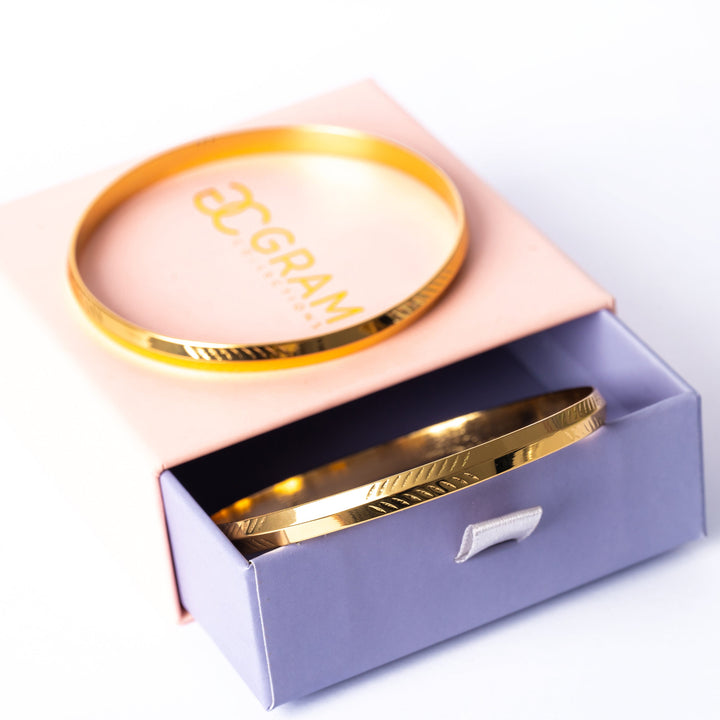 A close up view of Fili Rigati placed in the center of the image against a white background, placed on its uniquely designed pink box. 