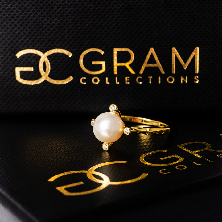 Gram collection Laken ring placed on its box. 