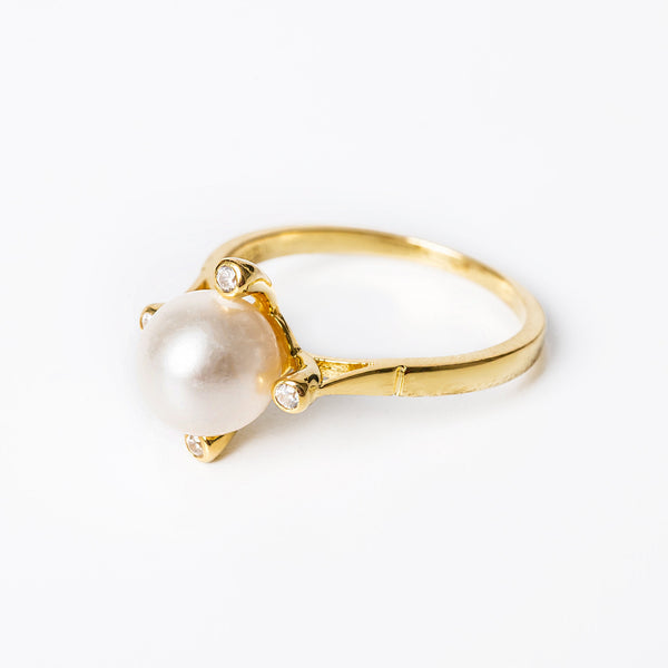 A sterling silver 925 yellow Laken ring with a central cubic zirconia or cultured pearl, featuring a textured band and small gold accents.