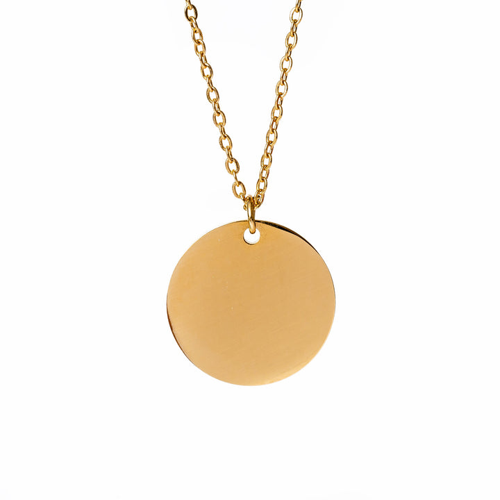 A Lila necklace gold-plated stainless steel necklace with a round pendant and a chain that has a gold-plated chain link and a metallic clasp.