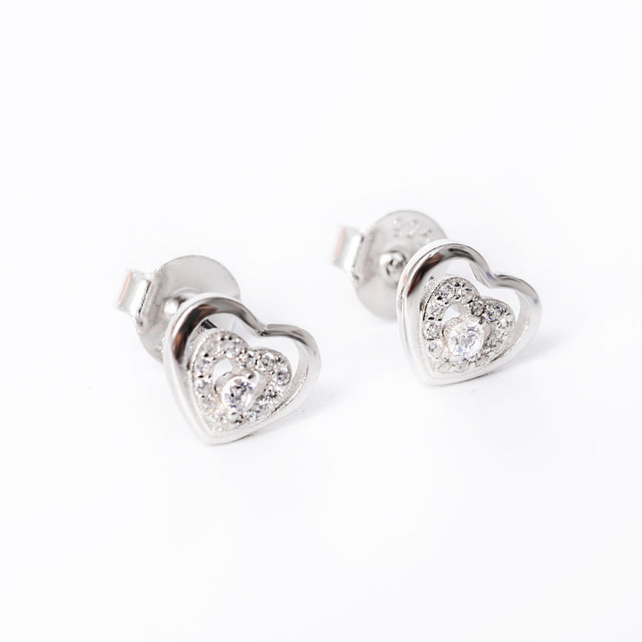 A madeline set earrings viewed from a profile. 