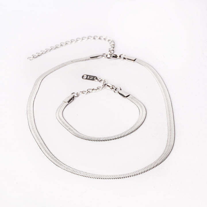 A close up view of messina set consisting of bracelet and necklace. 