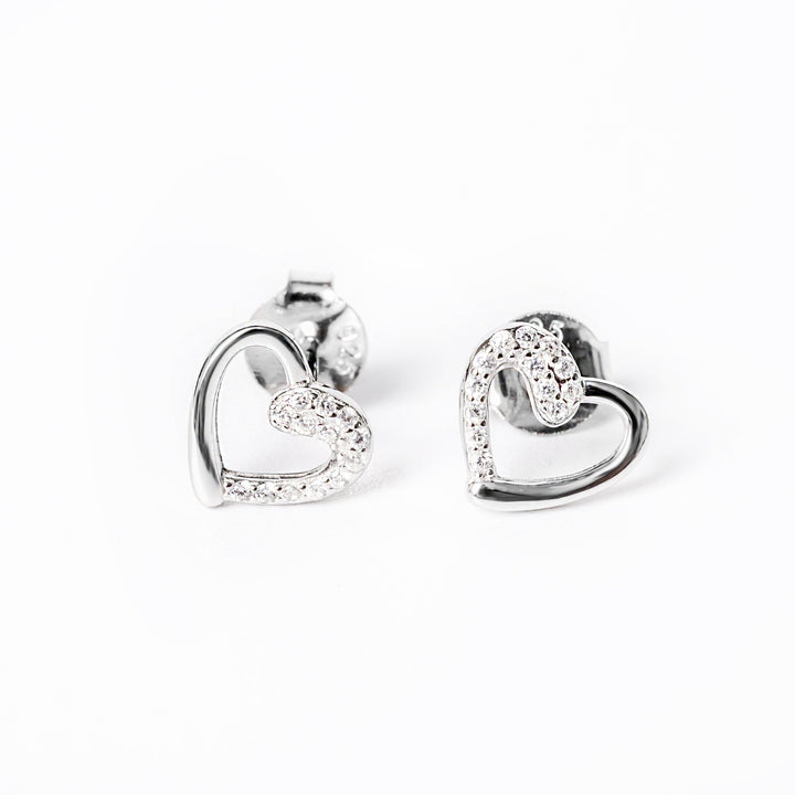 The Naomi earrring placed in the center of the image against a white background
