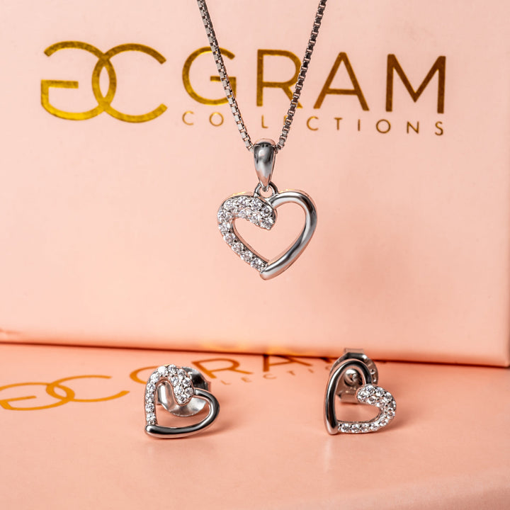 The Naomi set placed on its uniquely designed pink box. 