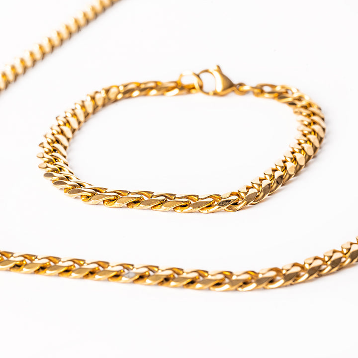 A close up view of Padova yellow gold bracelet standing in the center of the image 