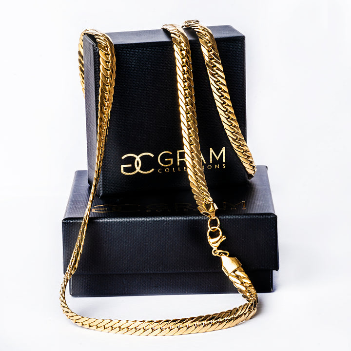Verona necklace placed on top of its box standing in the center of the image against a white background. 