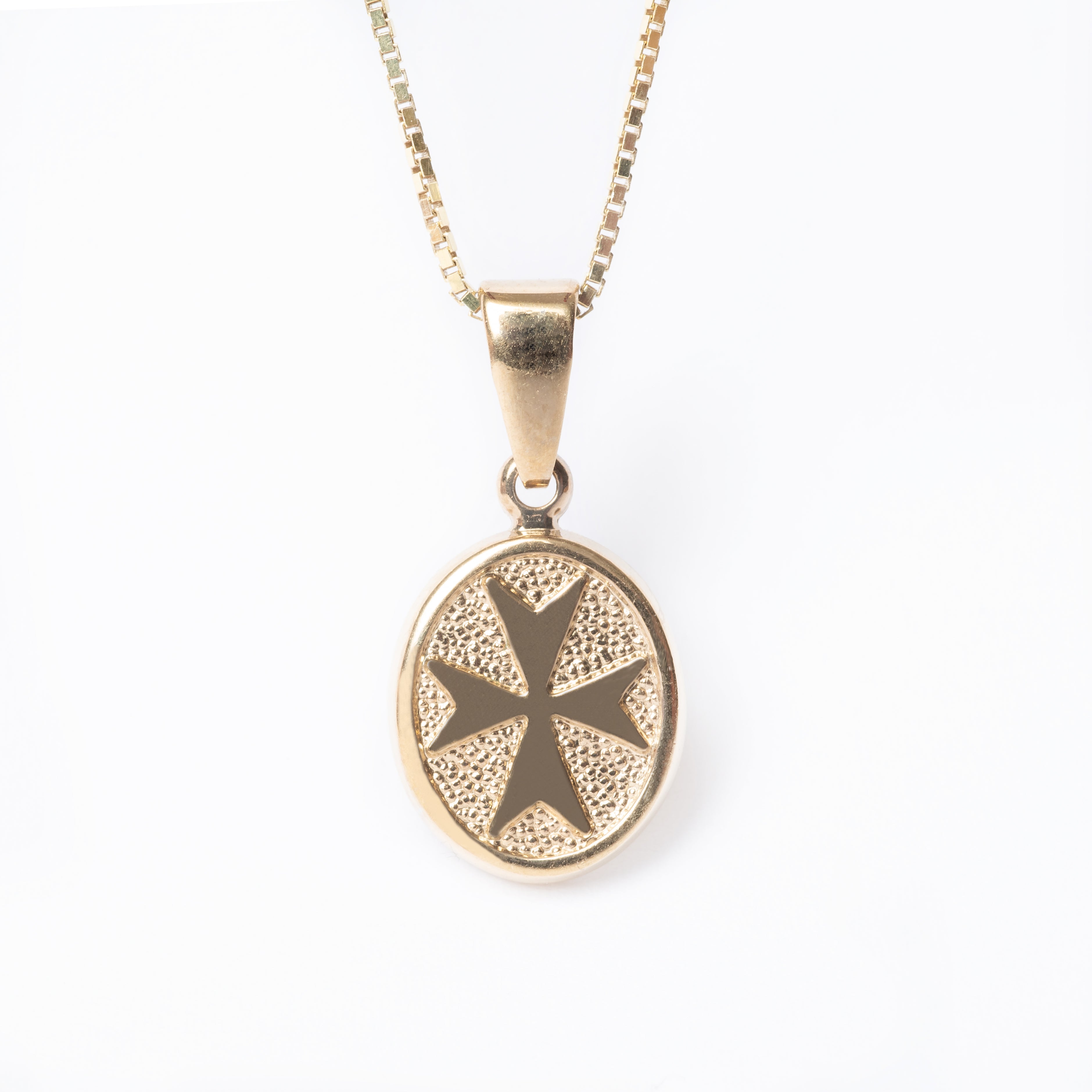 Xandru Gold pendant