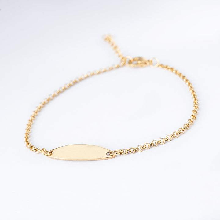 An Alexia bracelet placed in the center of the image against a white background. 