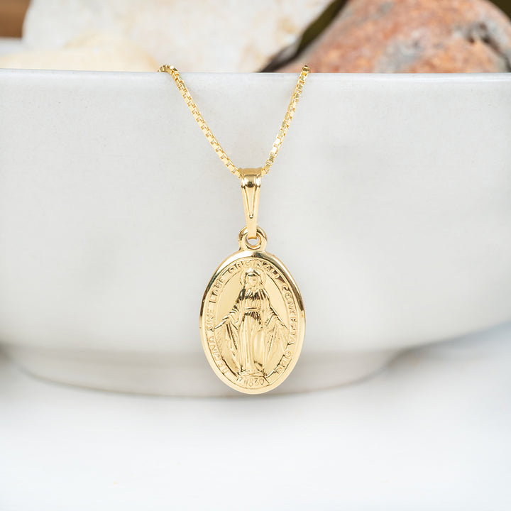 A wallpaper of holy mary medal double sided pendant 