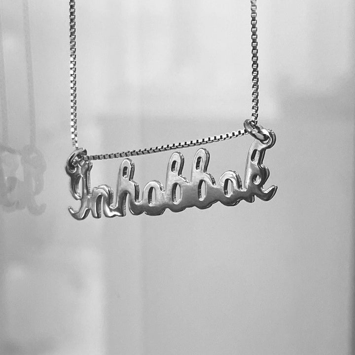 Inbbok handwritten necklace silver close up view. 