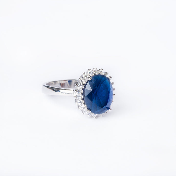 A close up view of Kate Ringblue colour stone. 
