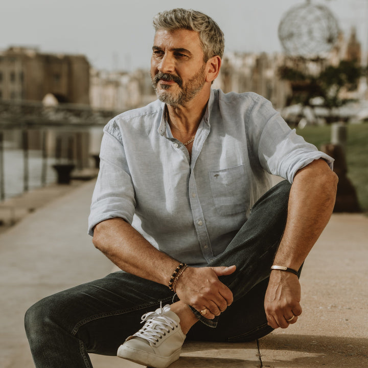 A man model wearing xandru gold ring. 