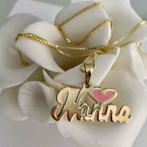 Nanna Pink Heart Neckalce standing on a beautiful white rouses petals. 