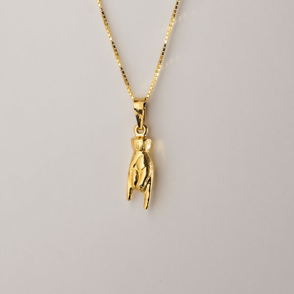 A yellow gold-plated qrun luckypendant with a white opal charm, attached to a hypoallergenic chain.