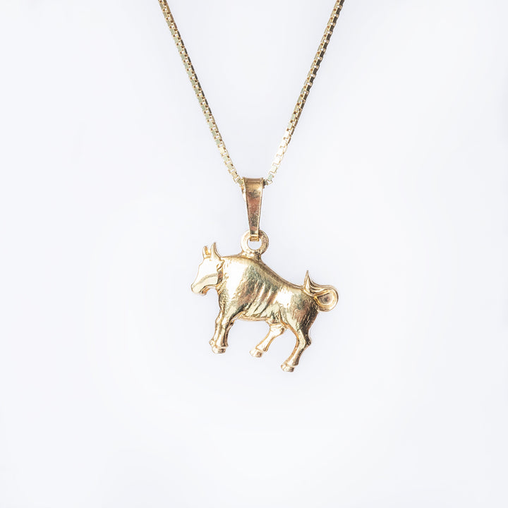 A gold-plated silver  Taurus necklace featuring a Taurus zodiac sign pendant, accompanied by a 40cm chain.