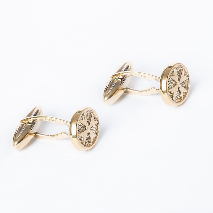 Right side view of Xandru Gold cufflinks